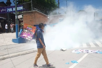 La asunción de Walter Mazariegos desató protestas a favor y en contra en el campus central de la USAC, en Ciudad de Guatemala./ (Emisoras Unidas)
