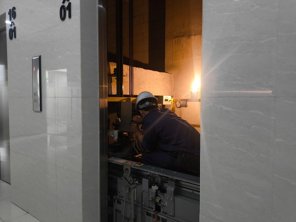 La Cámara de Apelaciones valoró la historia clínica, los testimonios y la documentación del consorcio para acreditar el daño y la relación causal con el ascensor. (Foto de archivo: Shutterstock)