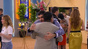 Ese Pérez y Masad Altamimi se abrazan tras fuertes discusiones en La Casa de los Famosos México