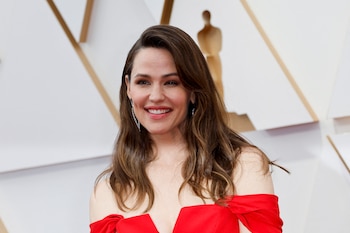 Jennifer Garner explicó que Once Upon a Farm marcó su paso de actriz de Hollywood a empresaria y la obligó a aprender finanzas y gestión (REUTERS)