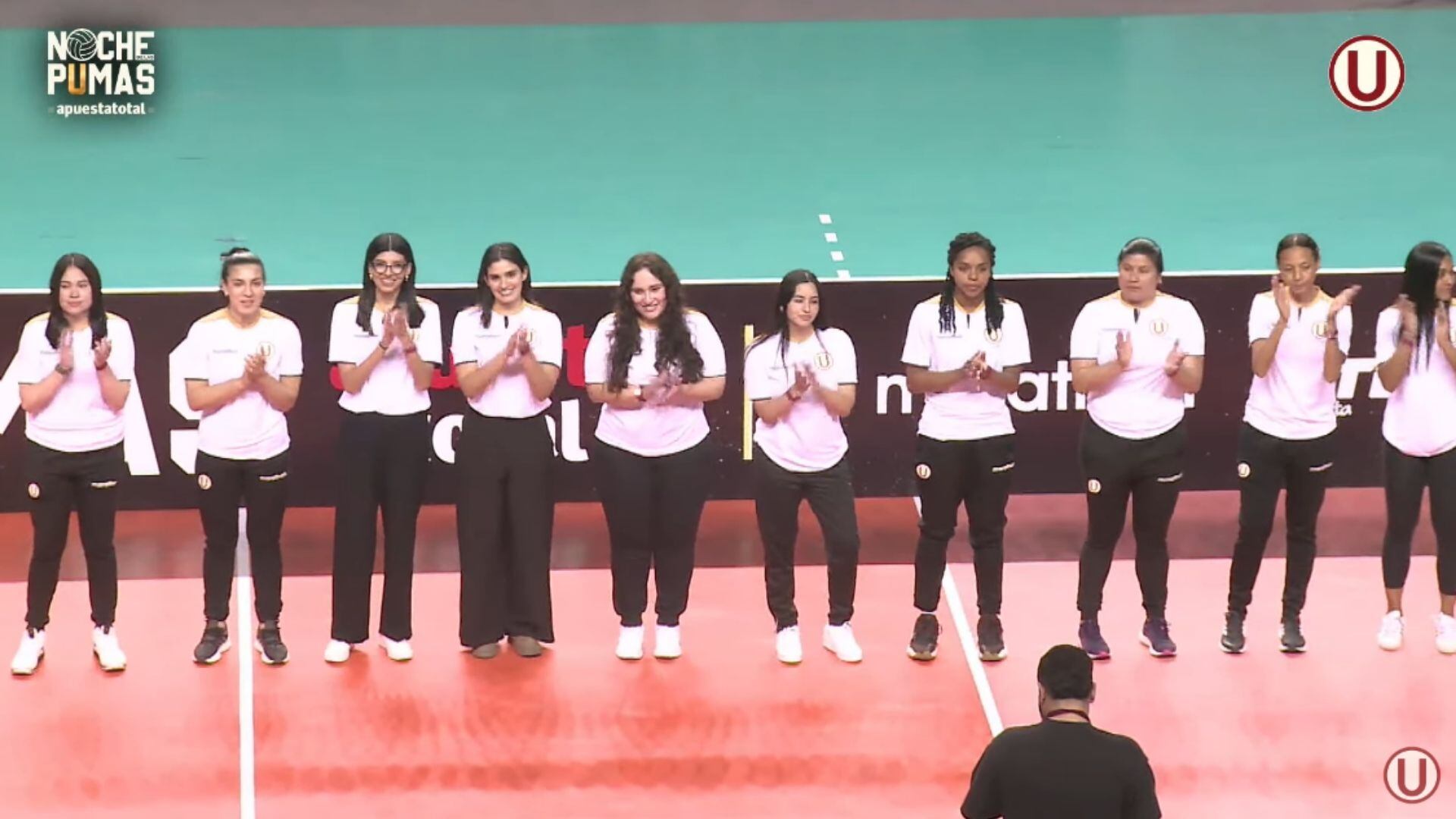 Plantel que logró el ascenso a la Liga Peruana de Vóley recibió un homenaje en la Noche de las Pumas 2025.