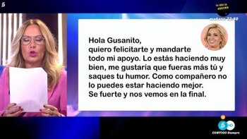 Belén Rodríguez leyendo las cartas