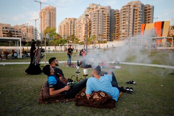 Un grupo de personas en