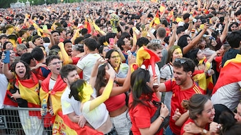 El Ayuntamiento de Logroño prepara el entorno de la Fuente Murrieta de cara a la final del Mundial de Fútbol