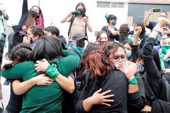 Con 16 votos a favor, una abstención y ocho votos en contra, el Congreso de Hidalgo aprobó el 30 de junio de 2021 las reformas mediante las cuales se despenaliza el aborto. (Foto: REUTERS/Oscar Sanchez)