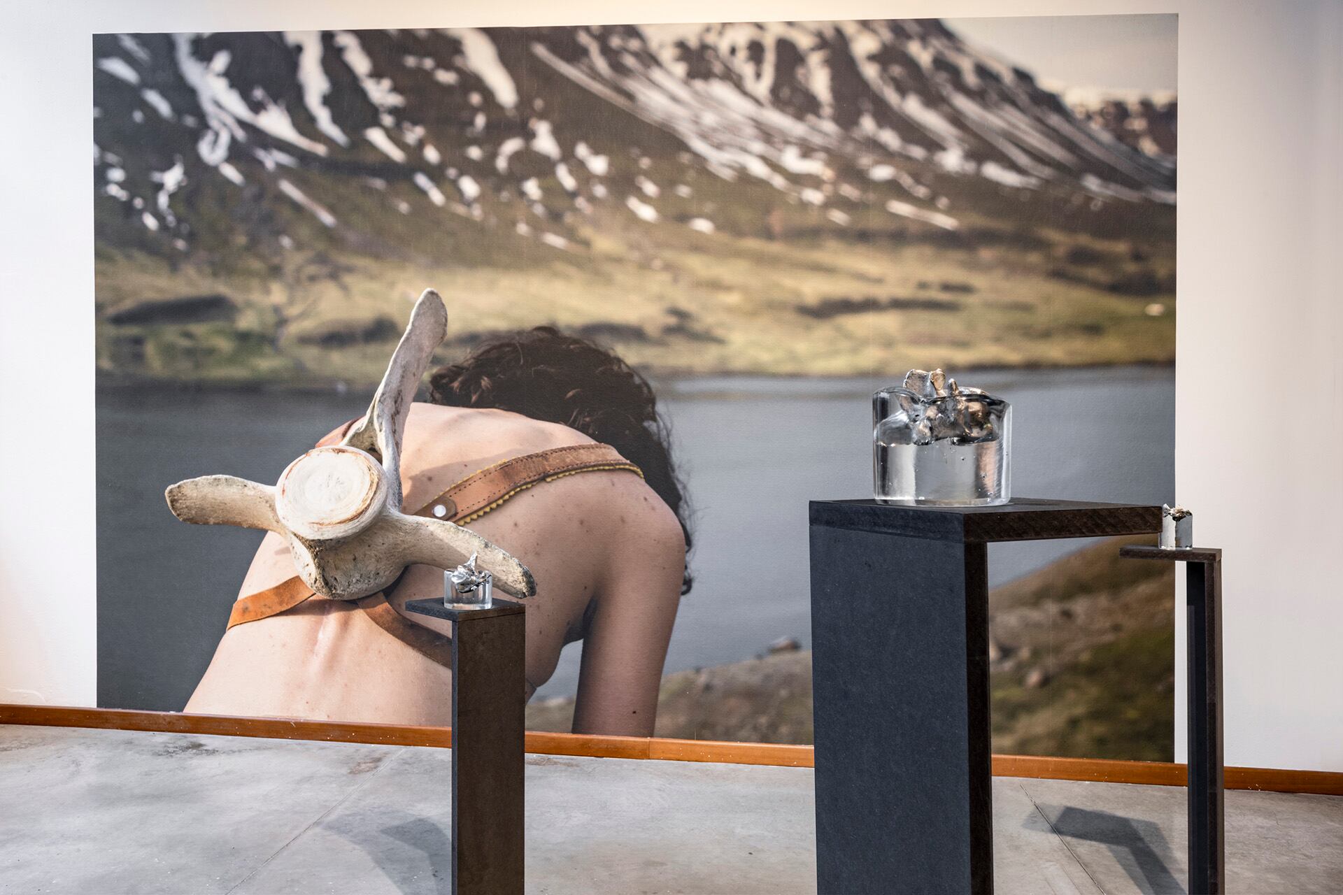 “Autorretrato con una mochila de ballena”, de Elena Masi