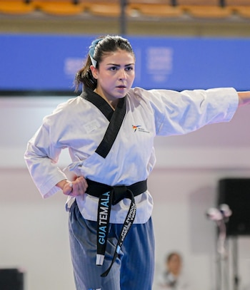 La atleta olímpica guatemalteca, Alejandra Higueros, ejecuta una técnica perfecta durante su participación en el Open G1 de República Dominicana.