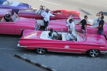 ARCHIVO - Los antiguos autos