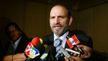 Yehude Simon anuncia su candidatura