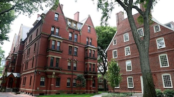 En el dormitorio de Britton