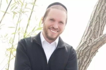 Tres días después del hallazgo del cuerpo en la límites entre las localidades de Bosa y Kennedy, en el suroccidente de Bogotá, se confirmó a los familiares del rabino que el cuerpo sin vida del estadounidense Nuchem Yasir Ober (51 años) apareció - crédito ILTV/Facebook