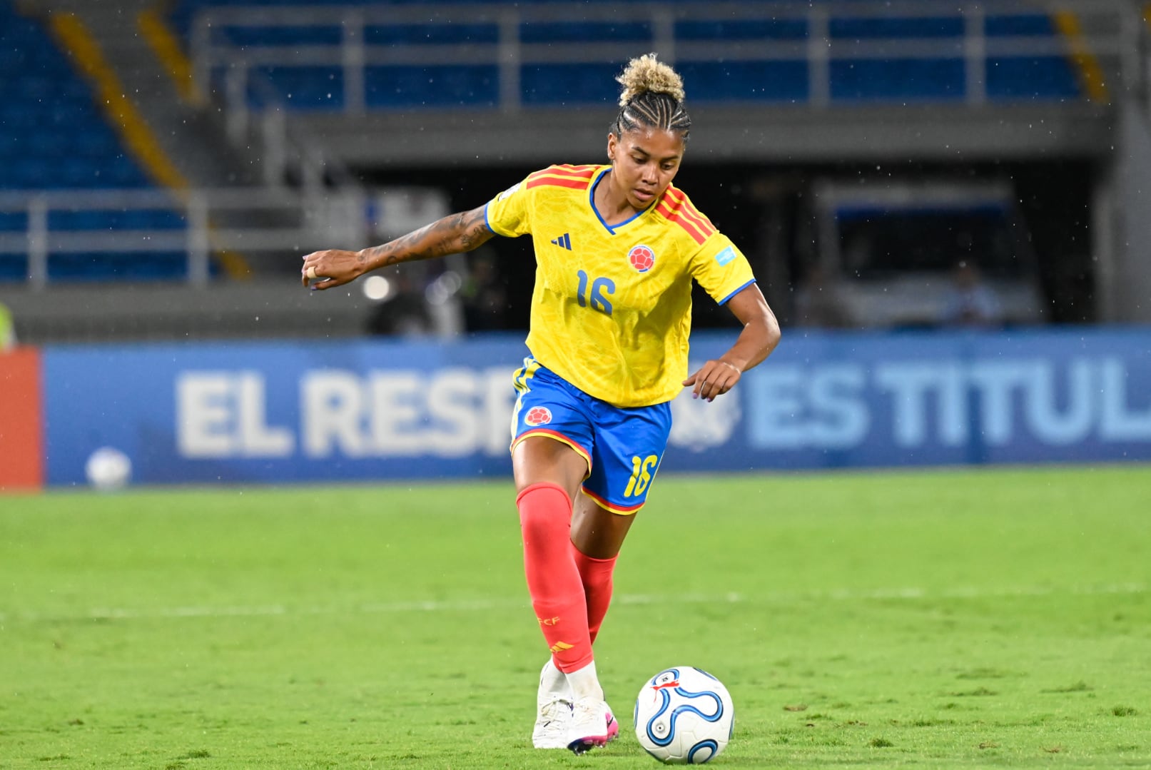 Jorelyn Carabalí fue la gestora del gol con el que Colombia derrotó a Uruguay en la Liga Femenina de Naciones - crédito FCF