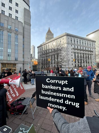 Migrantes hondureños exigen frente a