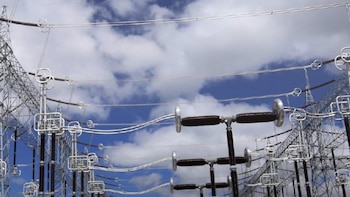 Ecuador traslada a las grandes industrias el primer ajuste eléctrico para evitar cortes en los hogares