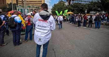 Bogotá tendrá marchas, plantones y actividades culturales entre el lunes 19 y el domingo 25 de octubre de 2026, una agenda que podría provocar cierres temporales, desvíos y cambios en la operación de TransMilenio y los buses TransMiZonales. La Alcaldía Mayor advirtió que las concentraciones afectarán especialmente los desplazamientos en sectores del centro y otros corredores cercanos a los puntos de encuentro - crédito Alcaldía