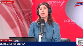 La conductora Katyusca Torres Aybar se mantuvo al aire durante el sismo y pidió calma a la audiencia. Captura: Radio Exitosa.