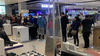 Unicenter Renuncia de Guzmán
