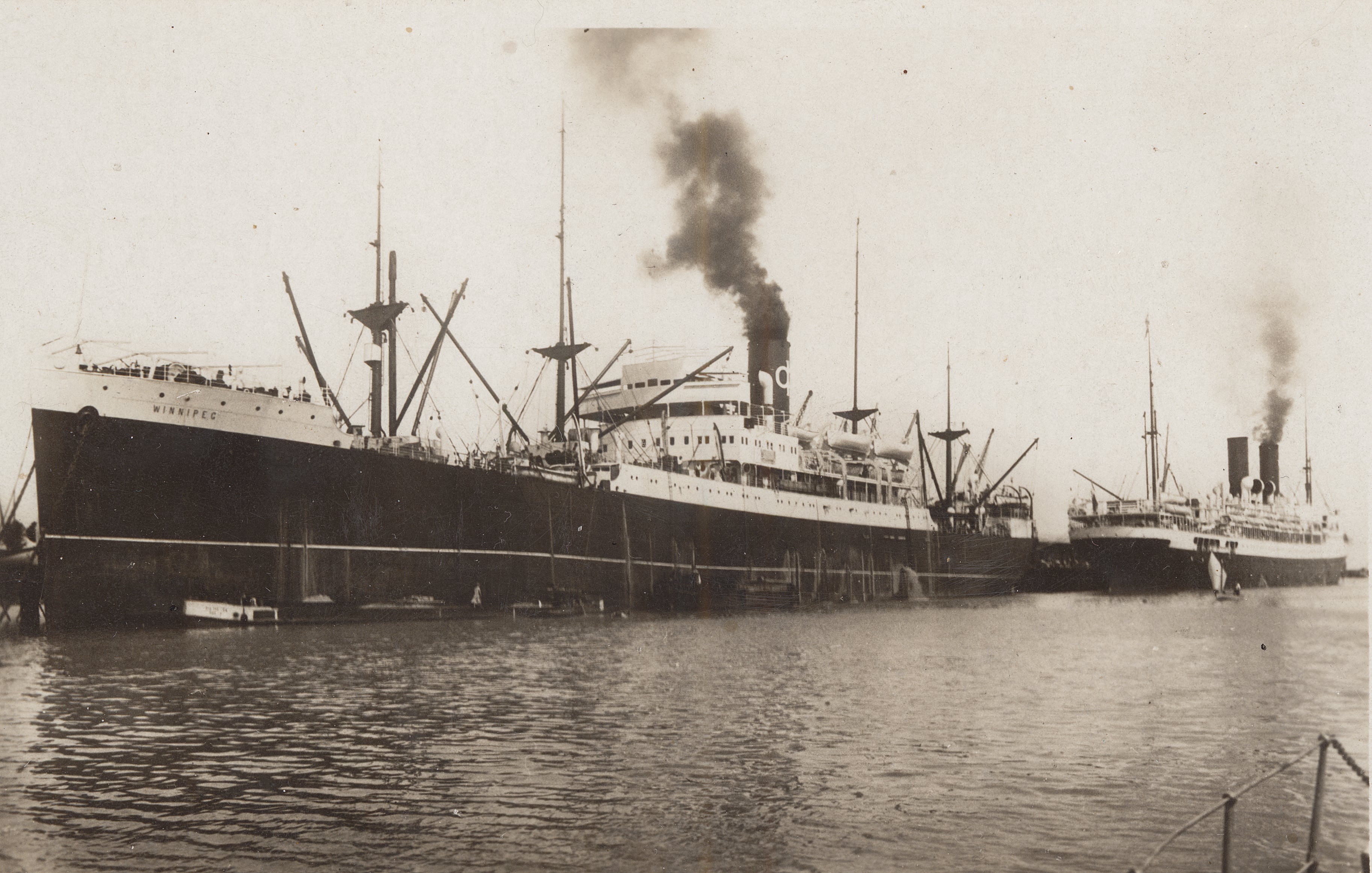 La derrota de la República en 1939 llevó a miles de refugiados españoles a campos de internamiento en Francia, donde sufrieron hambre, enfermedades y muertes