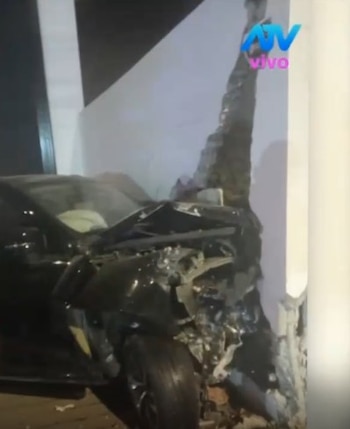 Magaly revela el contenido de cartas notariales enviadas a Laura Spoya por accidente, deudas y presunto incumplimiento de contrato.