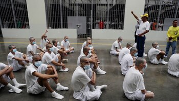 El Congreso salvadoreño extiende por