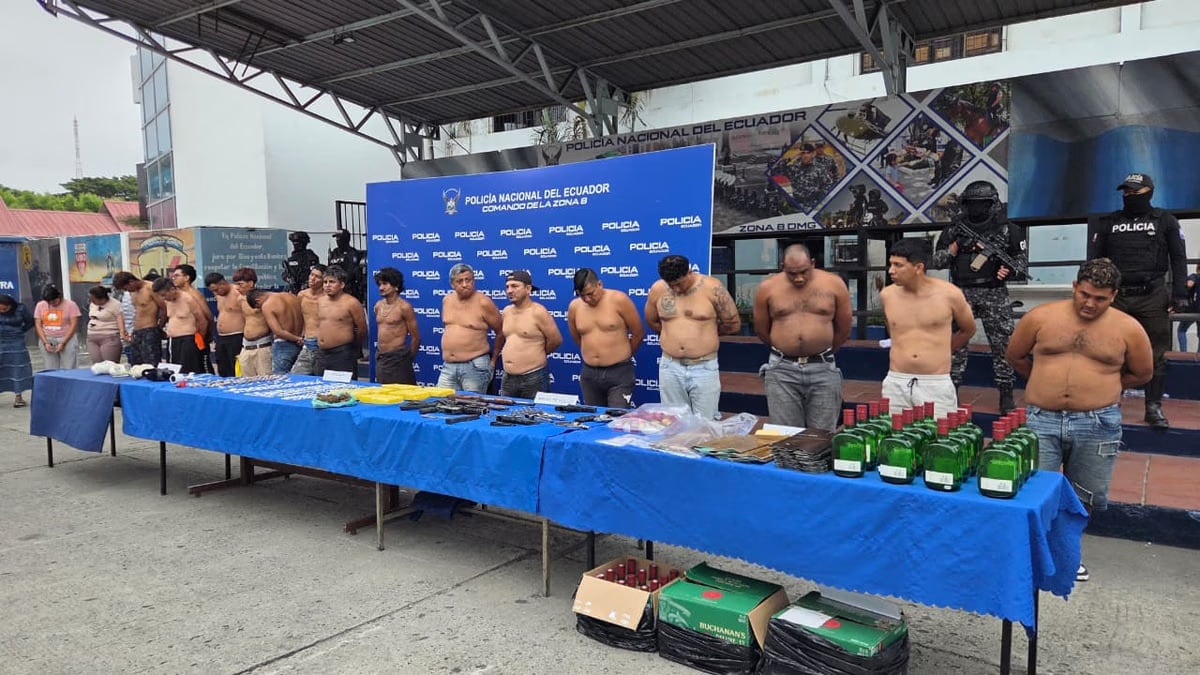 Los detenidos tras el operativo. (Policía Nacional)