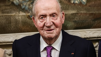 Juan Carlos I concede una inusual entrevista al diario francés ‘Le Figaro’ y afirma: “Con el Gobierno actual, las cosas deben ser muy difíciles para mi hijo”