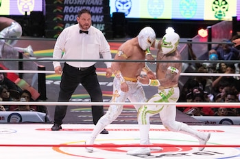 Místico golpeando a Templario en la eliminación. (Foto: Óscar Reyes)