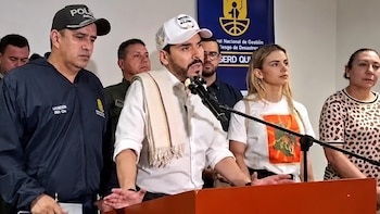 De la Espriella anunció alivios y subsidios tras emergencia en el Eje Cafetero por el terremoto: detalló plan de choque para educación y vivienda