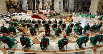 El Papa Francisco dirige una misa para inaugurar el sínodo de los obispos en la Ciudad del Vaticano. REUTERS / Remo Casilli