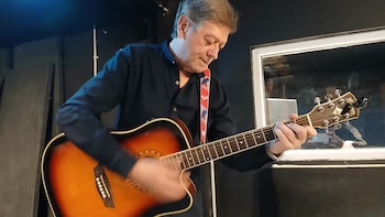 Batería, teclados y guitarras vuelven a sonar juntos en las tardes del Galpón 11 durante las jornadas de ensayo semanal.