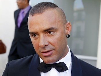 Libertad provisional para el actor Dinio tras amenazar a su pareja con una pistola