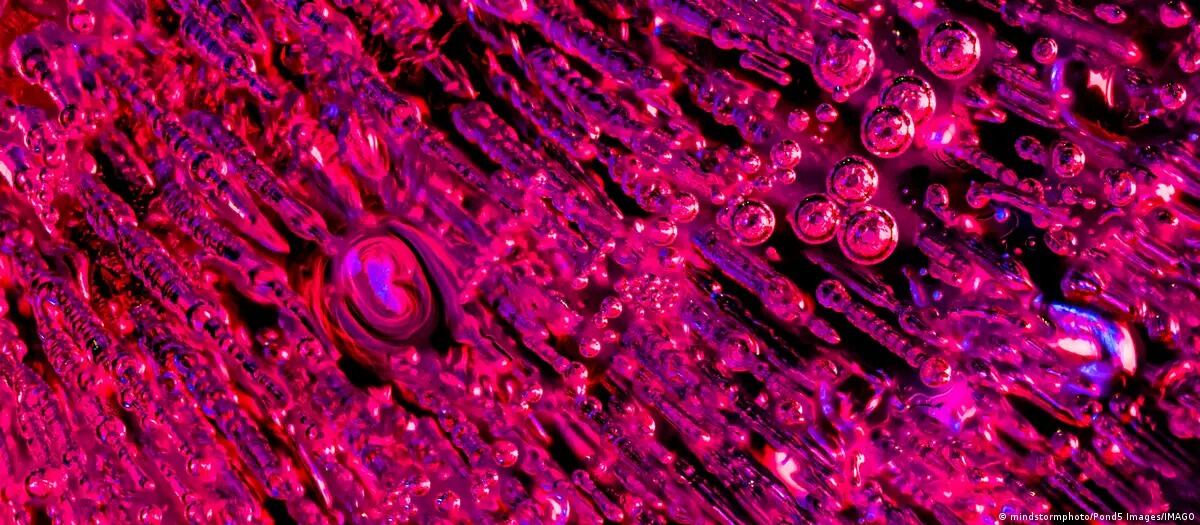 Científicos crean el hielo XXI, una nueva fase del agua bajo presiones extremas, sin necesidad de enfriar el líquido (Images/IMAGO)