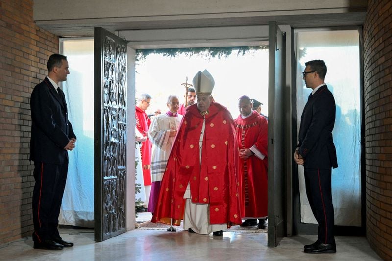 El papa Francisco abre una