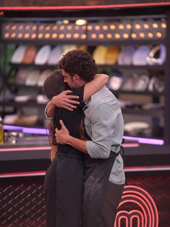 El actor abrazó a la