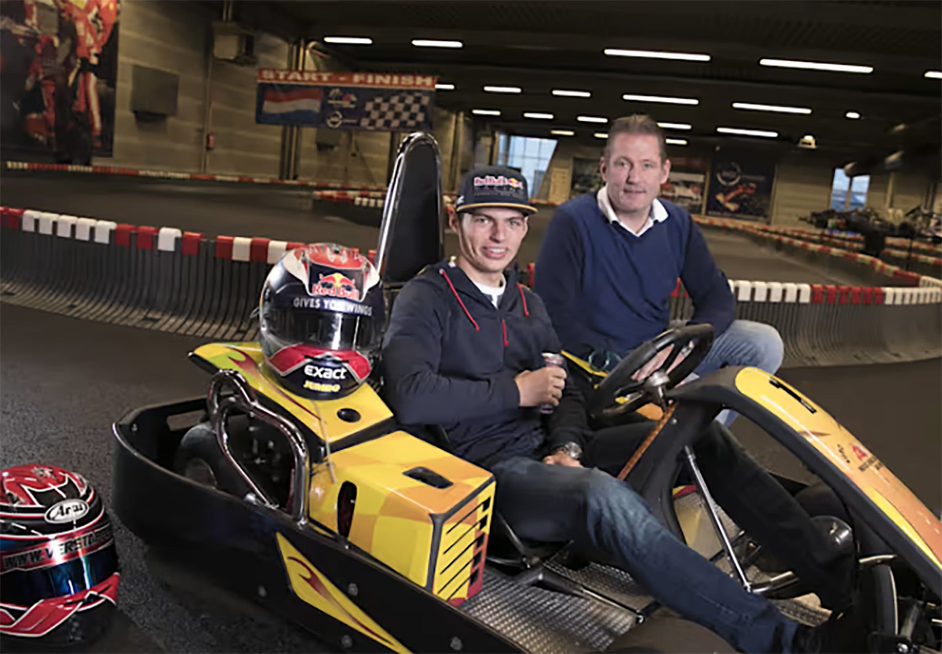 El piloto neerlandés retorna a sus raíces en el karting, enfrentando uno de los mayores desafíos de su carrera deportiva.