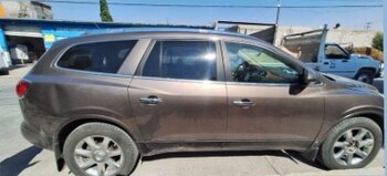 Vehículo revisado por los agentes