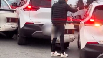 Una camioneta blanca, aparentemente nueva,