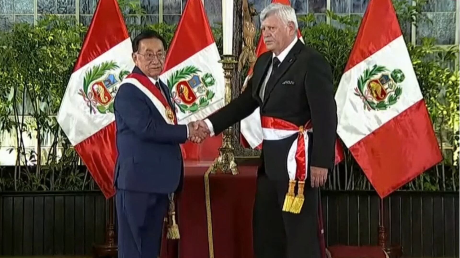 Hugo Alberto Begazo de Bedoya juramenta como nuevo ministro del Interior. (Foto: Captura video/TV Perú)