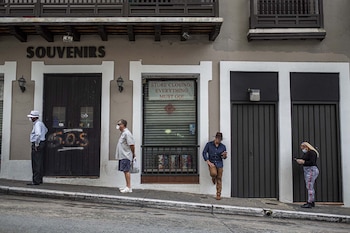 Personas se alinean a una