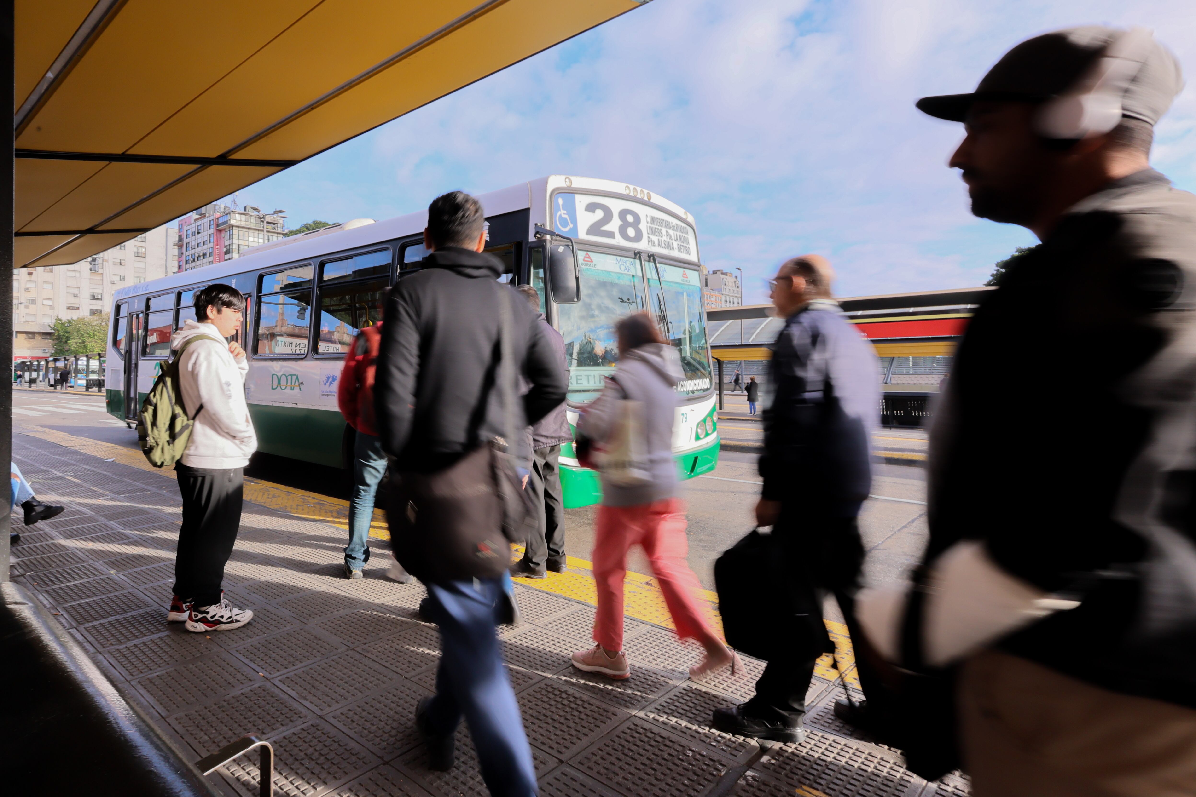 La Red SUBE ofrece un esquema de descuentos acumulativos para quienes combinan más de un medio de transporte en servicios de jurisdicción nacional (Luciano González)