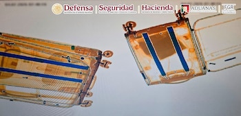 Autoridades federales localizaron 2.66 kilogramos de clorhidrato de ketamina ocultos en una maleta con doble fondo en el Aeropuerto Internacional de Cancún. (X Gabinete de Seguridad)