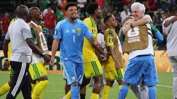 Sudáfrica hace historia y clasifica por primera vez a la fase de eliminatoria en un Mundial tras vencer a Corea del Sur