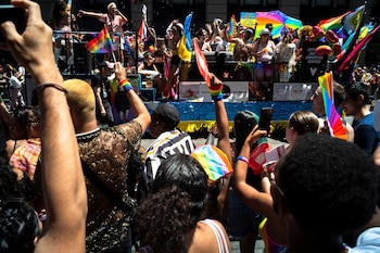 Los Ángeles, Chicago, San Francisco y Nueva York concentran celebraciones clave del Pride Month 2026 con desfiles, marchas y actividades sobre derechos humanos (REUTERS/Athti Perawongmetha)