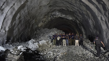 Al menos una decena de muertos por un derrumbe en un túnel en construcción en el noreste de India