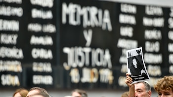 Acto en conmemoración por el 32° aniversario del atentado a la AMIA