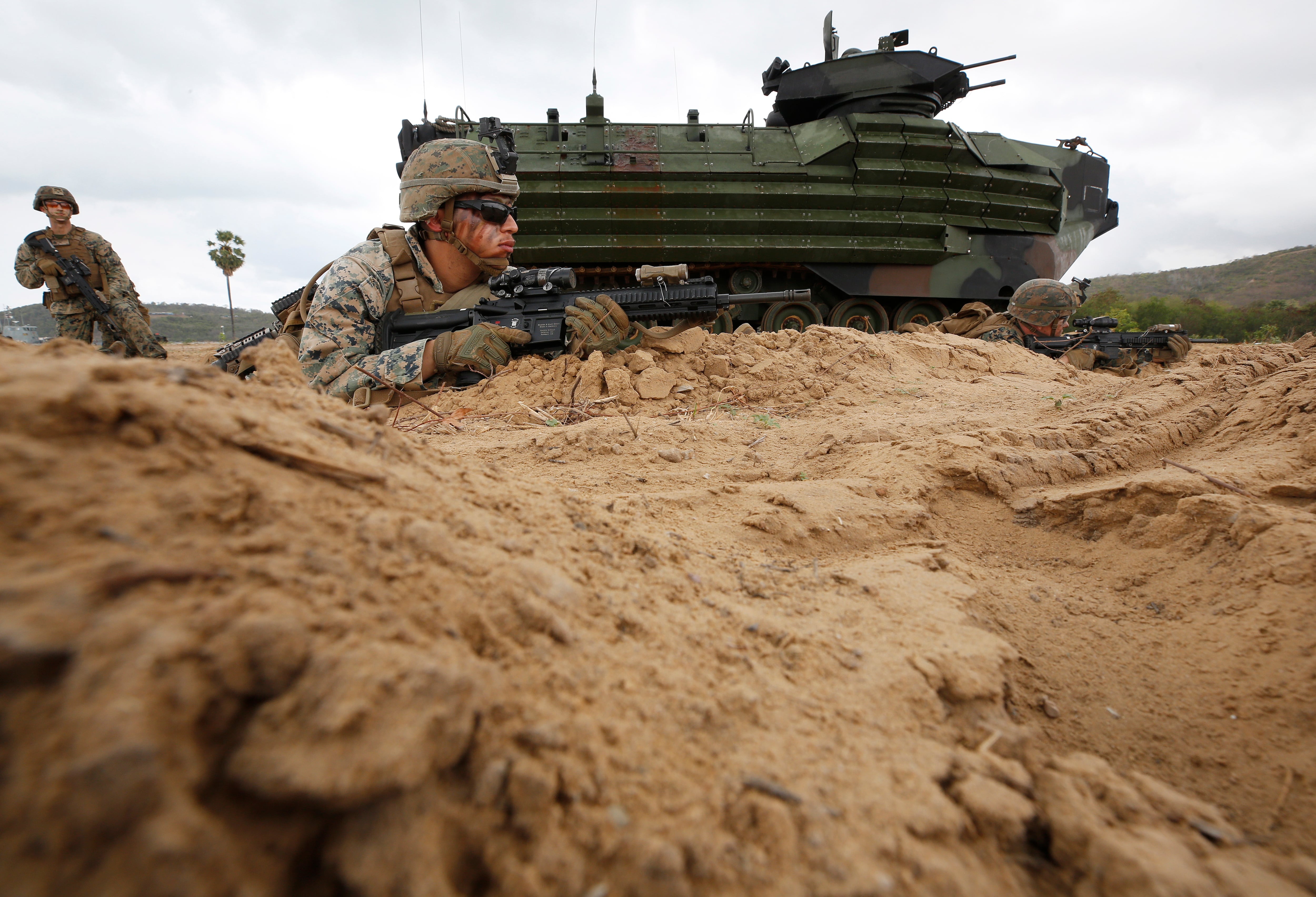 Vista de soldados estadounidenses realizando maniobras militares (EFE/Narong Sangnak/Archivo)