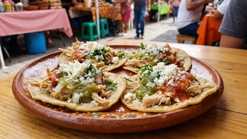 ¿Cómo preparar chalupas doraditas? antojito mexicano emblemático de los estados de Puebla y Veracruz