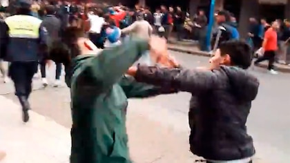 Violentas peleas callejeras en Tucumán: ordenaron la detención de los estudiantes, la expulsión de sus colegios y sanciones a los padres