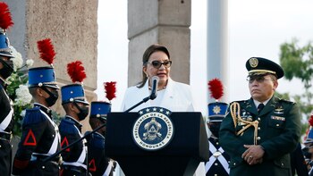 La presidenta de Honduras en