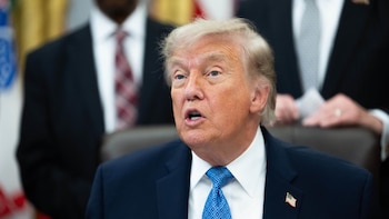 Trump amenaza a Irán con "acabar por la vía militar" tras los ataques de represalia en el estrecho de Ormuz